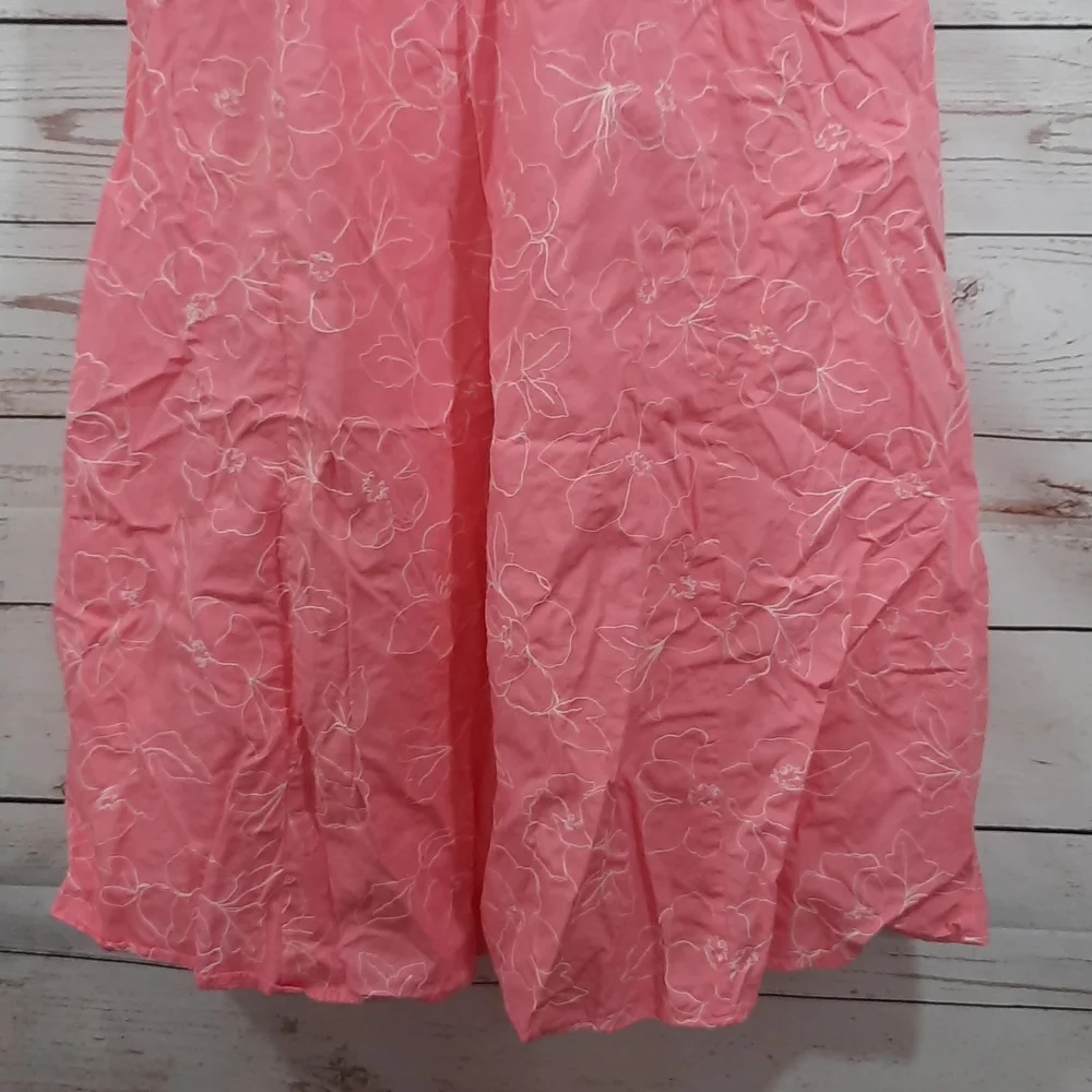 Chelsea Studio Dress - Picture 4 of 9